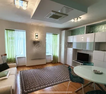 OPATIJA – ŠARMANTAN UREĐENI STAN, NA KORAK OD LUNGOMARE - cover