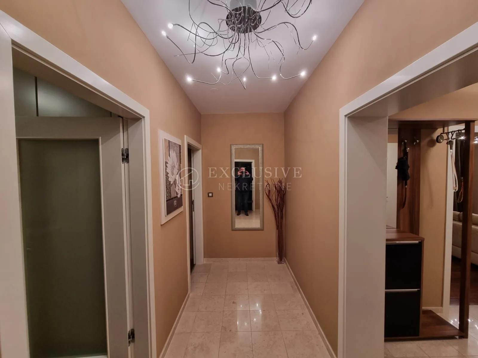 EKSKLUZIVNI STAN IČIĆI - cover