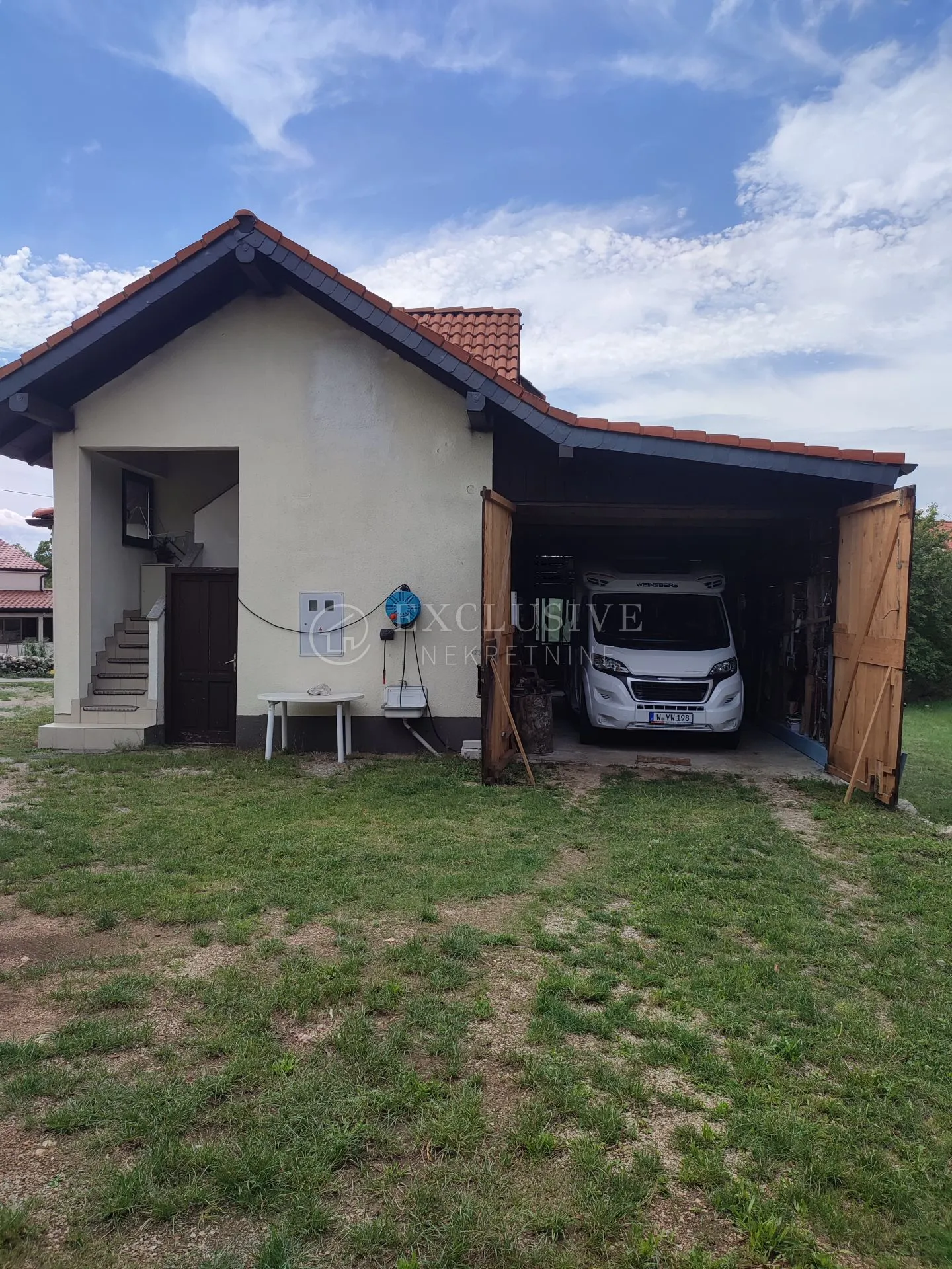 VIŠKOVO - DVIJE KUĆE SA OKUČNICOM OD 1494 m2 - cover