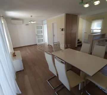 OPATIJA CENTAR!!!PREKRASAN STAN 2S+DB, PARKING, POGLED NA MORE!!! - cover