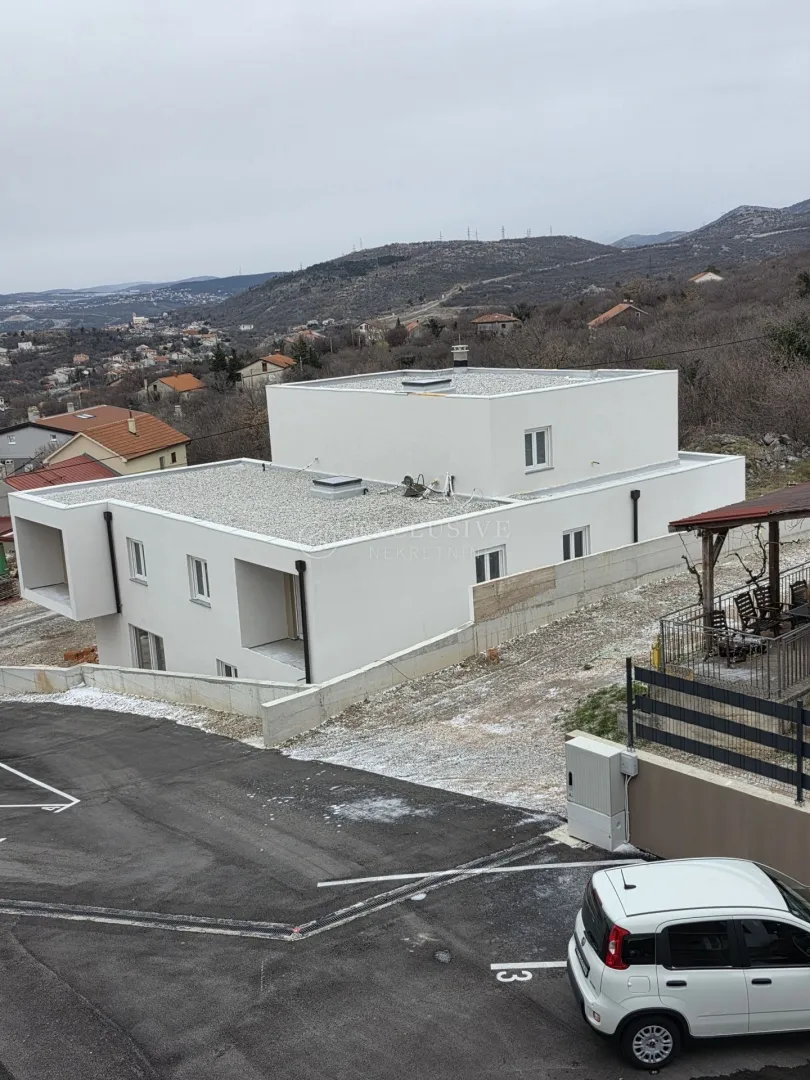 HRELJIN -NOVOGRADNJA- 2S +DB U PRIZEMLJU SA OKUČNICOM, POGLED NA MORE - cover