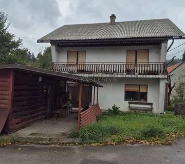 Lokve, kuća u centru 344,64 m2 sa okućnicom i vrtom