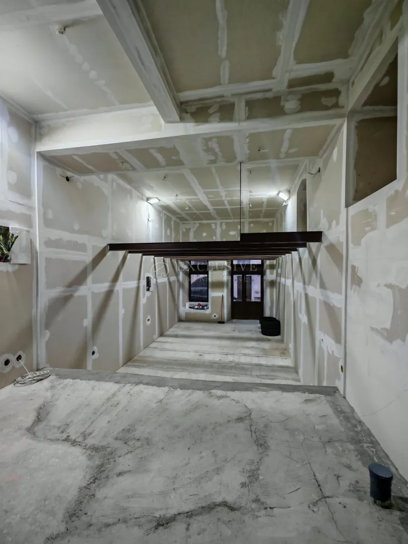 VOLOSKO CENTAR STAN ZA POSLOVNU NAMJENU 50m OD MORA - cover