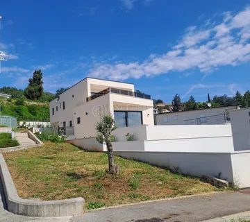 Lovran moderna villa u blizini mora ! - cover