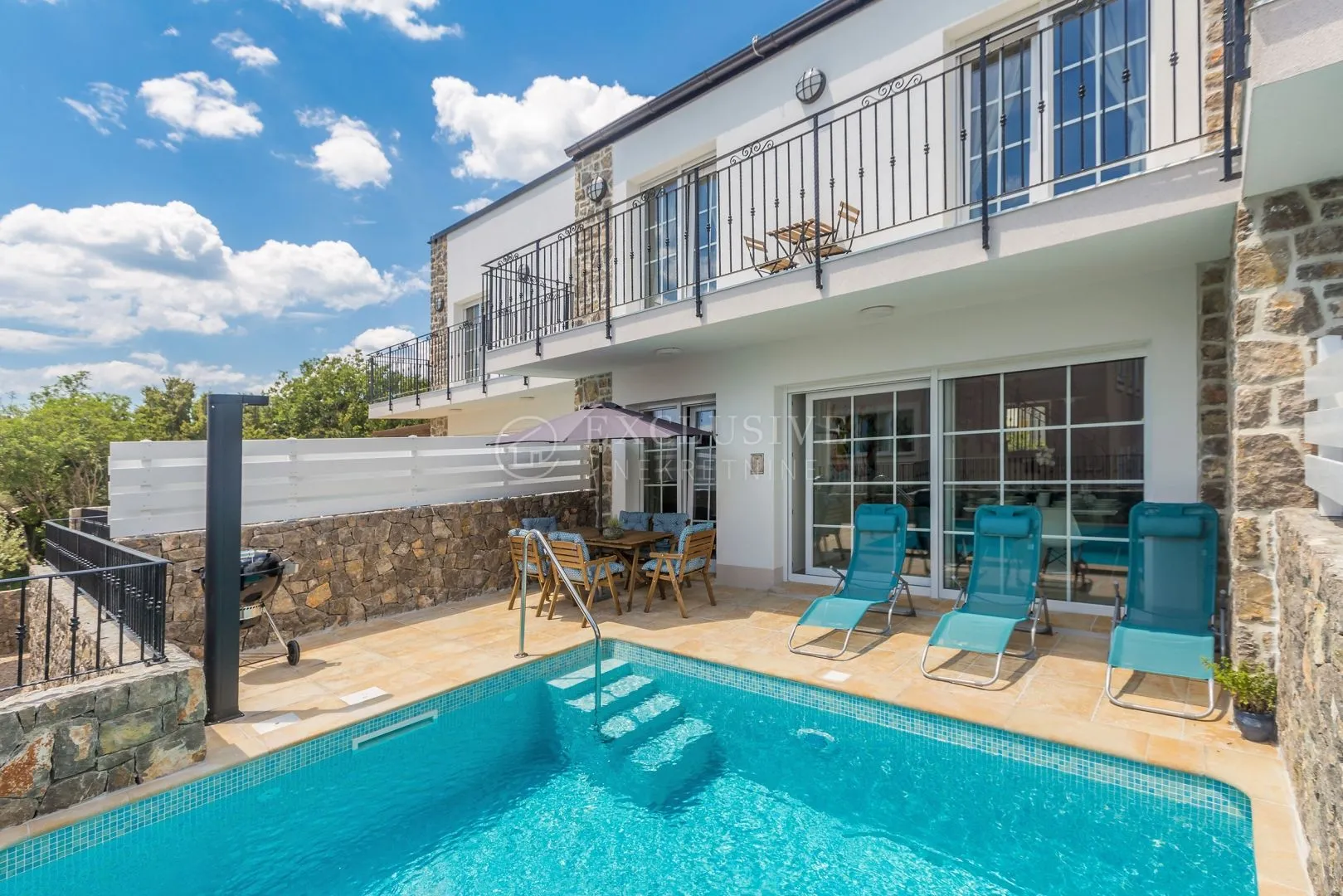 KRK - MODERNA VILA S GRIJANIM BAZENOM I POGLEDOM NA MORE - cover