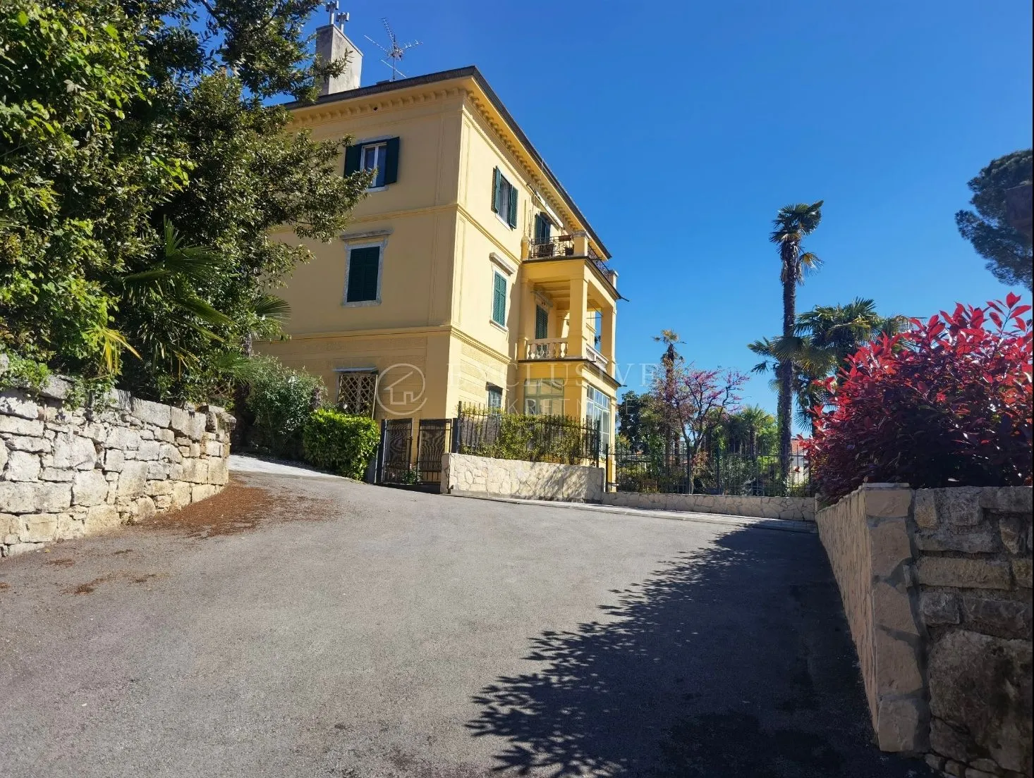 OPATIJA - GOSPODSKI STAN U VILLI S PARKING MJESTOM - UDALJEN 50m OD MORA  - cover