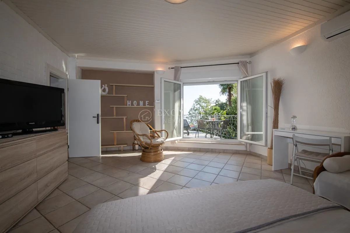 OPATIJA - 140m2 STAN 2.RED OD MORA !! - cover