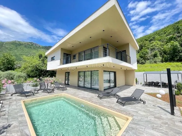 MOŠĆENIČKA DRAGA, VILA S BAZENOM !! - cover