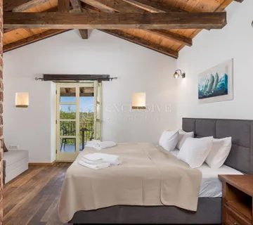 ISTRA, TINJAN - PREKRASNA KAMENA VILA S BAZENOM - cover