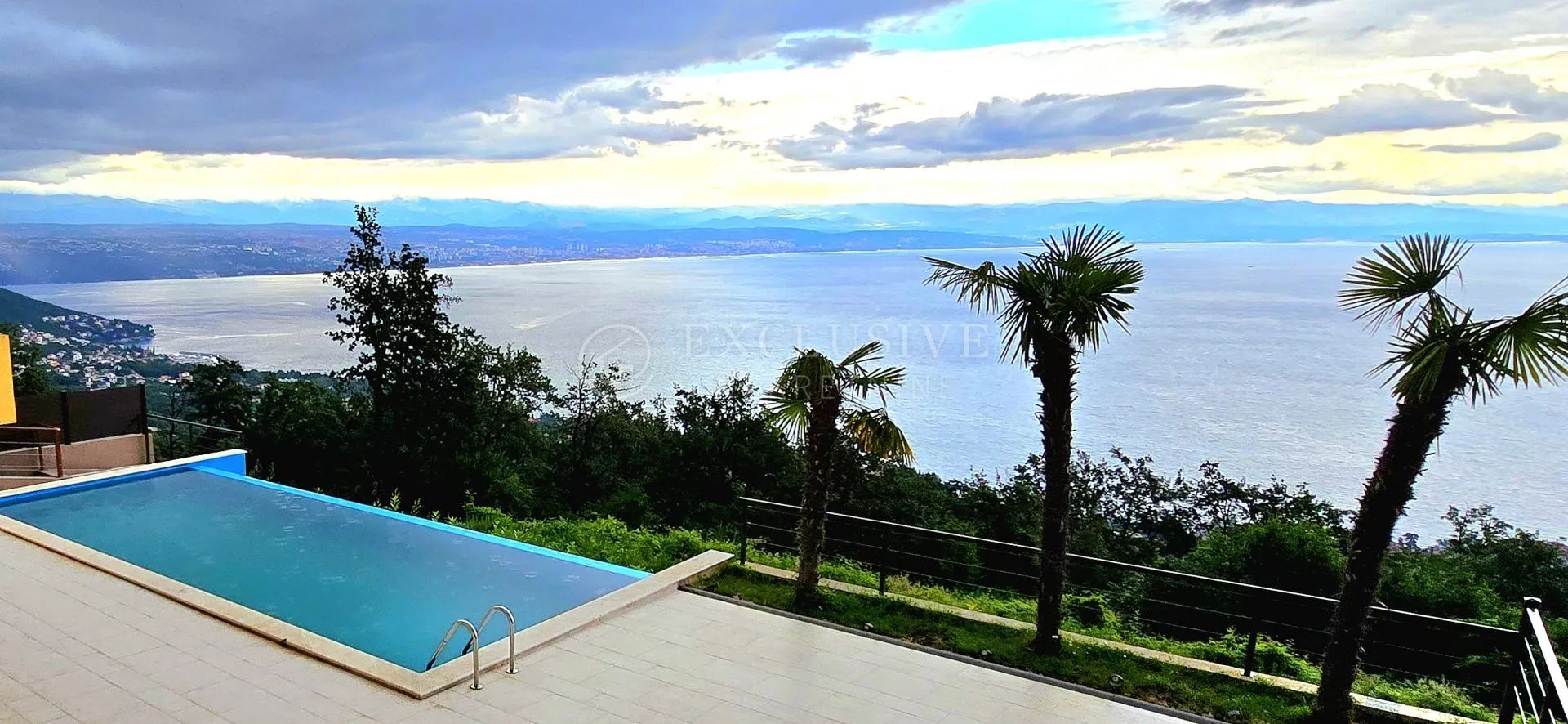 LOVRAN KUĆA S OČARAVAJUĆIM POGLEDOM NA KVARNER  - cover