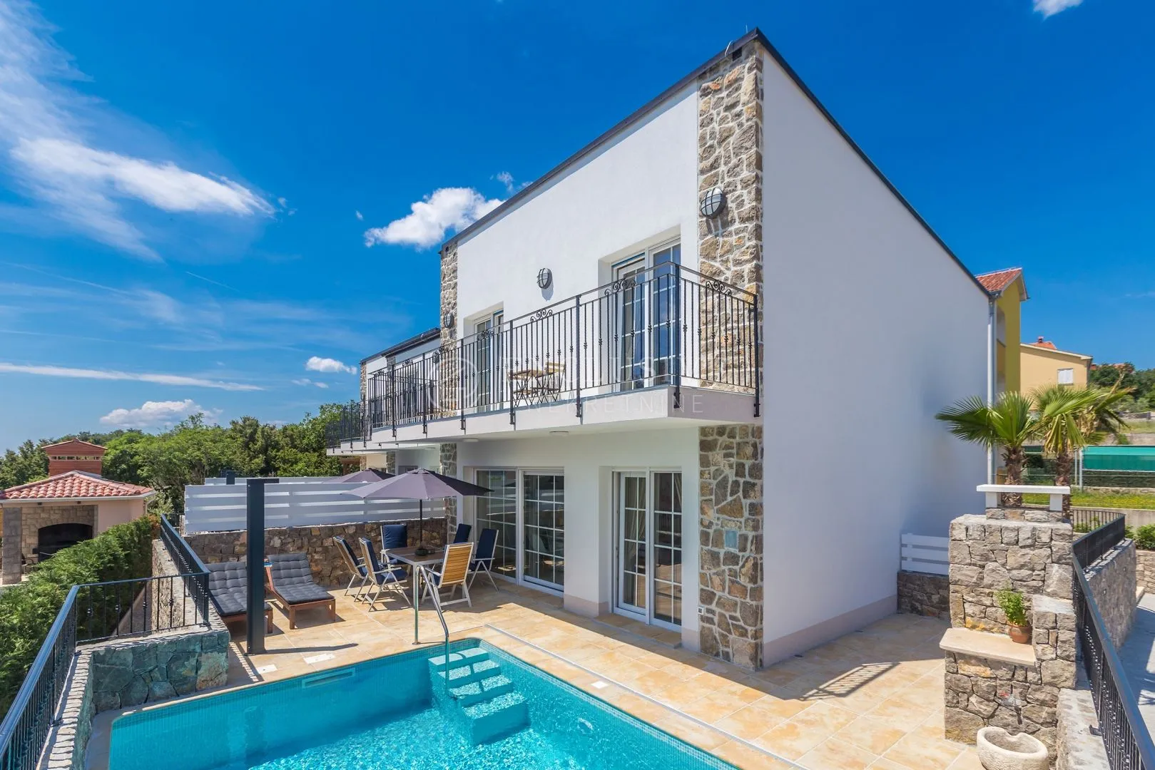 KRK - MODERNA VILA S BAZENOM I POGLEDOM NA MORE - cover