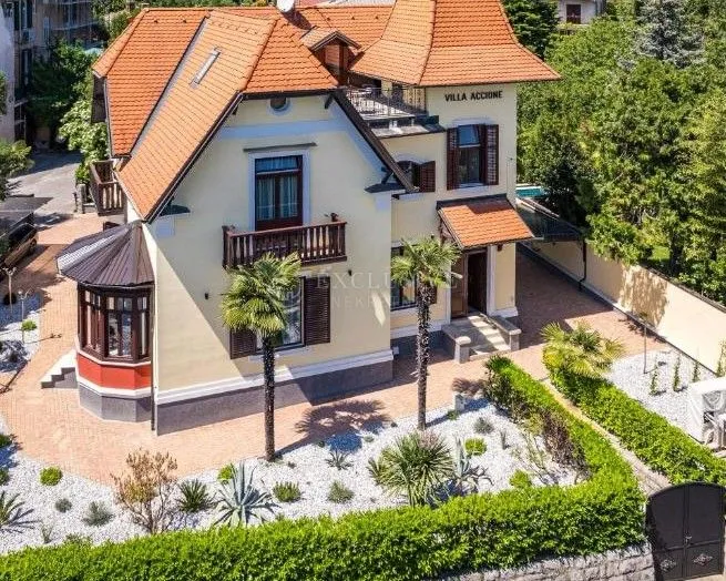 OPATIJA – ELEGANTNA VILA S DVA LUKSUZNA STANA I POGLEDOM NA MORE - cover