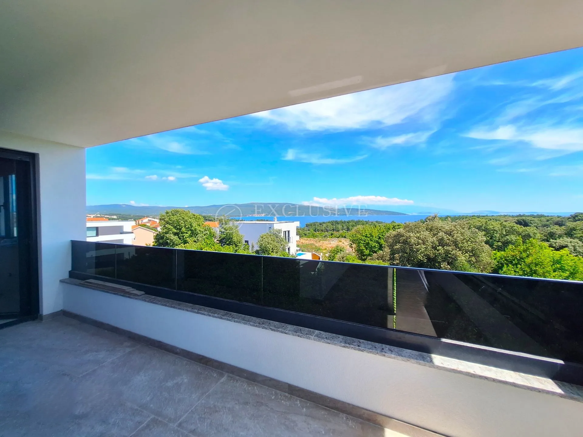 KRK - PRESTIŽAN DVOETAŽNI APARTMAN U NOVOGRADNJI - cover