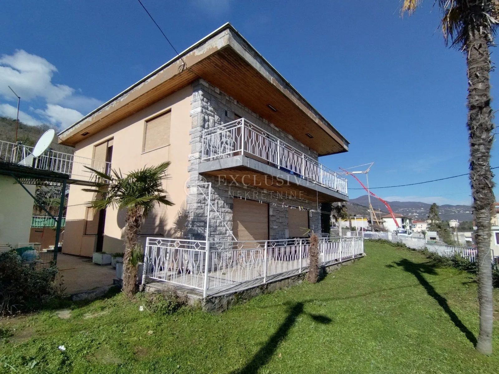 LOVRAN - KUĆA S VELIKIM POTENCIJALOM - ODLIČNA LOKACIJA!!!PRILIKA-SPUŠTENA CIJENA!!! - cover