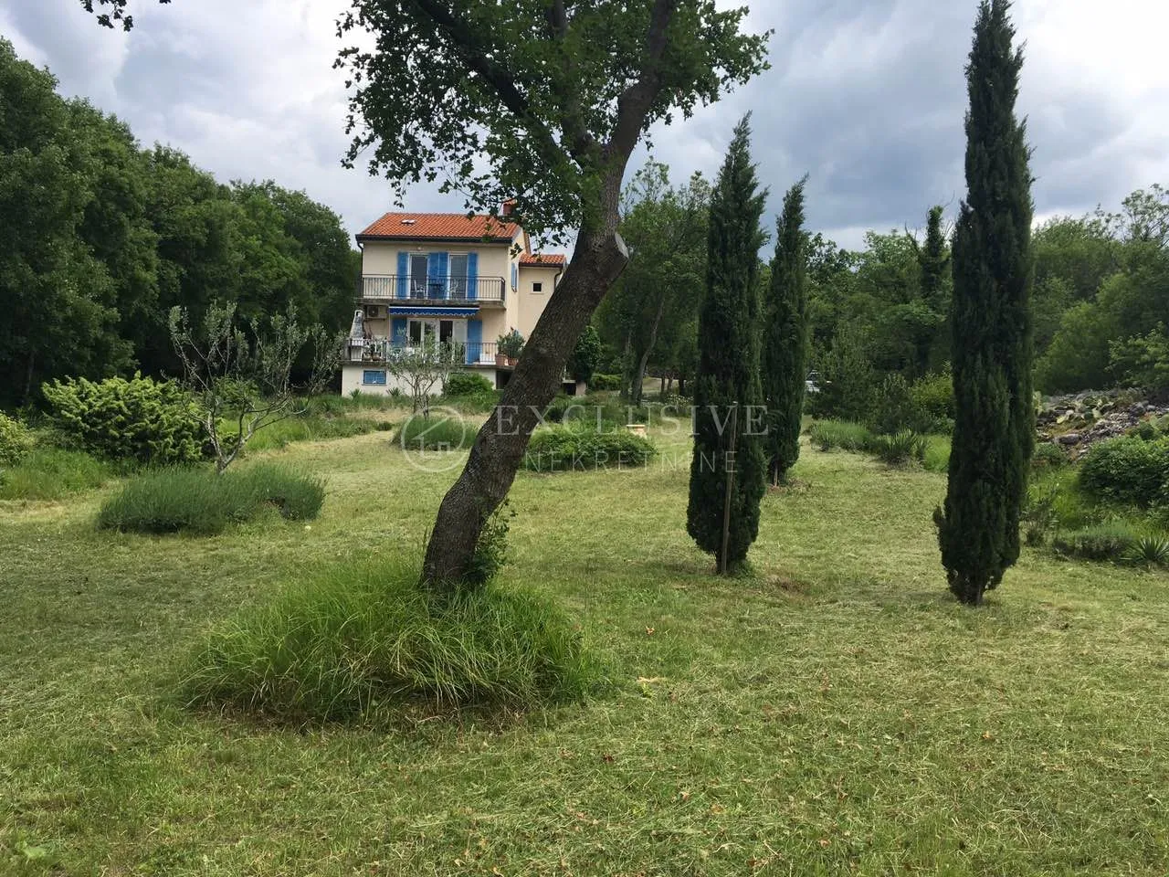 HRELJIN - PREKRASNA MANJA SAMOSTOJEĆA KUĆA SA POGLEDOM NA MORE - cover