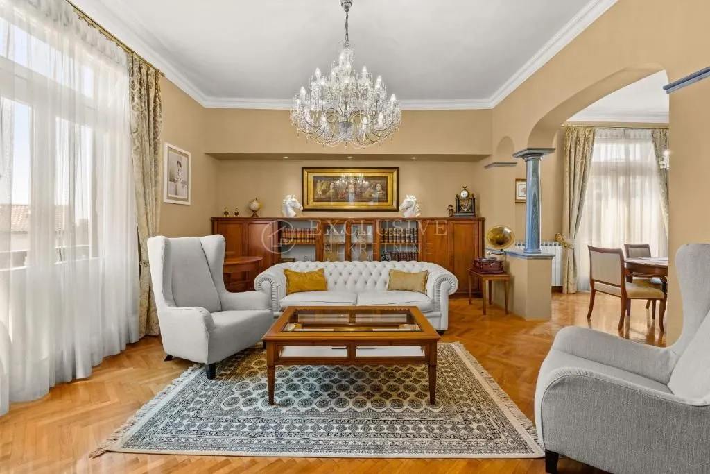 OPATIJA STROGI CENTAR LUKSUZAN STAN ZA NAJAM - cover