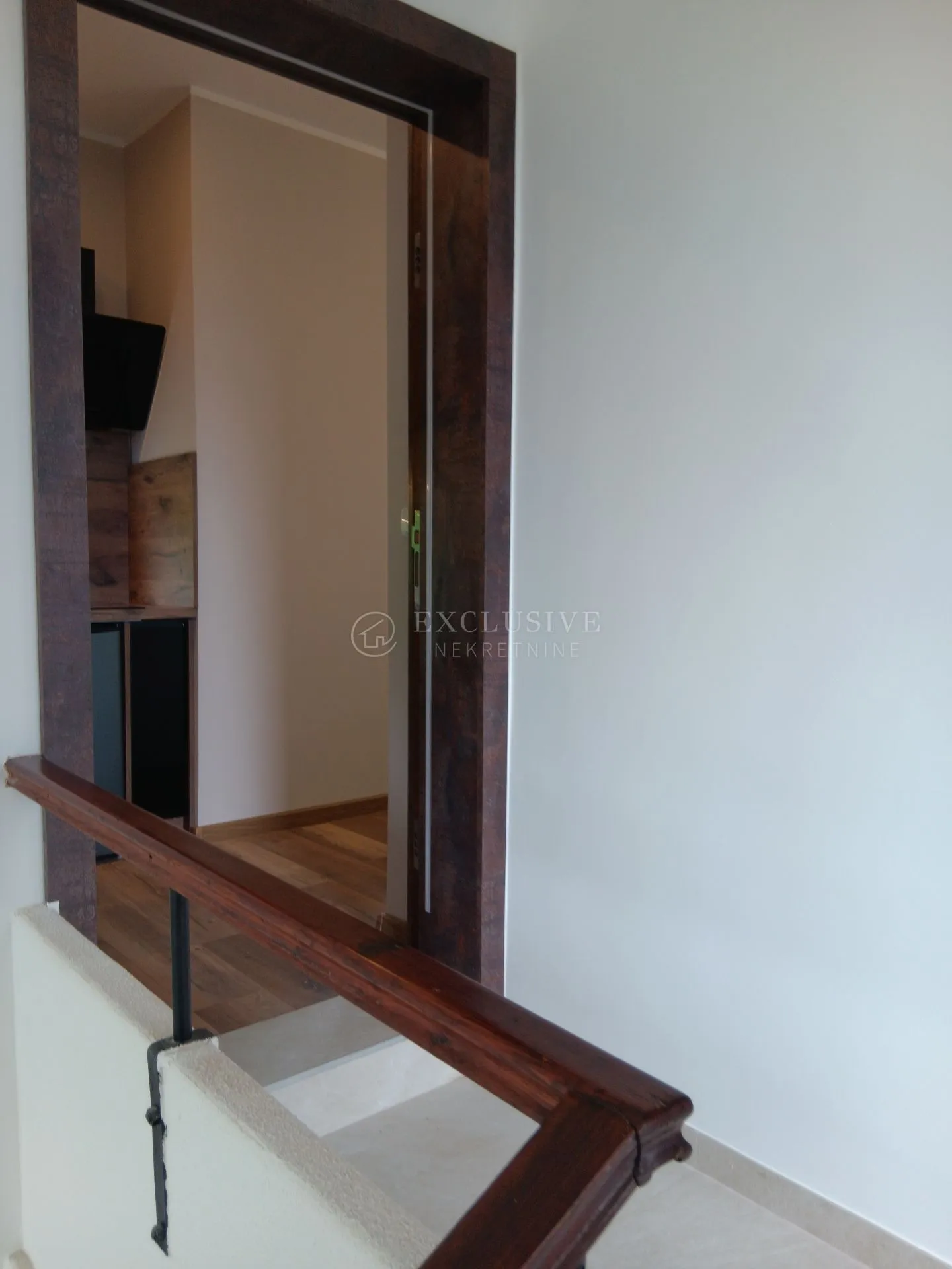 MATULJI-STROGI CENTAR STAN  - cover