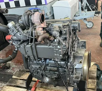 Ispravan, reparirani traktorski Deutz motor TCD4,1L04 (Stage 5) - cover