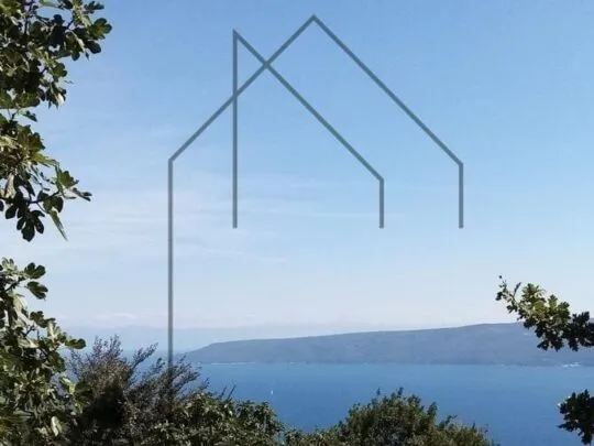 Istarsko zemljište s pogledom na more u blizini Labina - cover