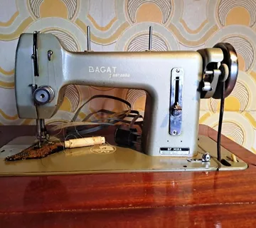 Šivaća mašina sa ormarom, BAGAT - JADRANKA, u dobrom stanju ! - cover