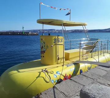 HITNO NA PRODAJU POLUPODMORNICA - cover