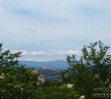 Građevinsko zemljište s pogledom na Motovun, starogradsku jezgru i prirodu u Vižinadi - cover