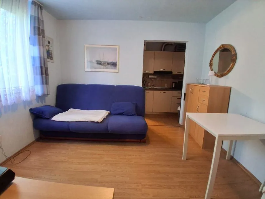 ČERVAR PORAT-STAN NA 2. KATU-130.000 EURA (prodaja) - cover