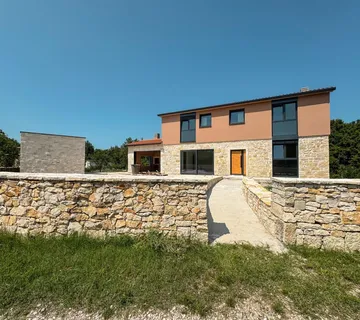 Prodaja kamene kuće s bazenom u okolici Labina – Istra nekretnine - cover