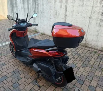 Prodajem rabljeno vozilo: Piaggio Beverly 400 - cover