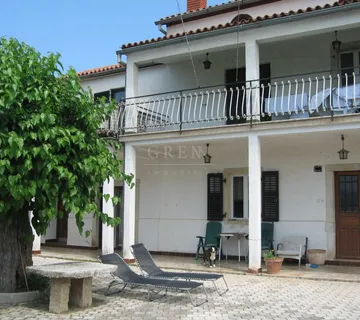 Kamena kuća 2 km od Poreča, 170 m2, prodaja (prodaja) - cover