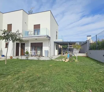 Kaštelir, moderna kuća u nizu - cover