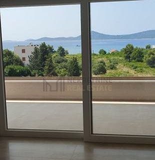 VODICE, NOVOGRADNJA, STAN SA 2 SPAVAĆE SOBE BLIZU MORA - cover