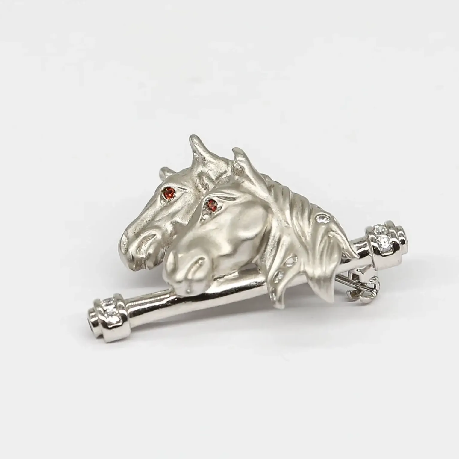 Srebrni broš Alaia - cover