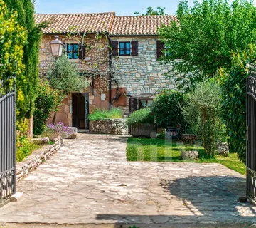 Autentična Kamena Vila U Srcu Istre - Žminj