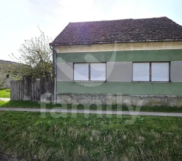 Prodaja Kuće Sa Prostranom Okućnicom U Dragovcima - Dragovci, Nova Kapela