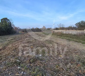 Ekskluzivno Zemljište Na Rubu Urbanizacije Nedaleko Od Centra - Peroj, Vodnjan