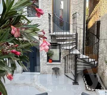 Ekskluzivno Novouređena Kamena Kuća Sa Dva Apartmana - Medulin