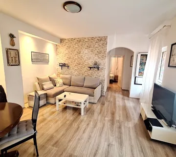 Dva Stana Sa Okućnicom U Centru Rovinja Na 50 M Od Mora