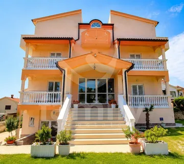 Investicijska Prilika U Medulinu - Predivna Kuća S 20 Soba