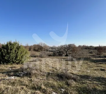 Iznimno Prostrano Zemljište Na Top Lokaciji - Bale