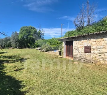 Ekskluzivno Atraktivno Zemljište Sa Objektom - Peroj, Vodnjan
