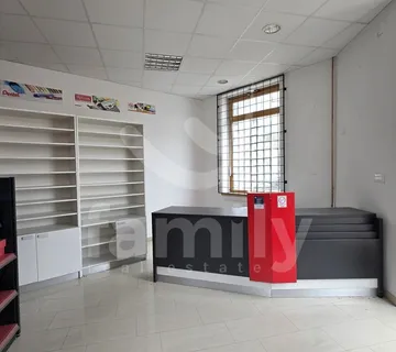 Prostrani Poslovni Prostor Na Atraktivnoj Lokaciji - Požega