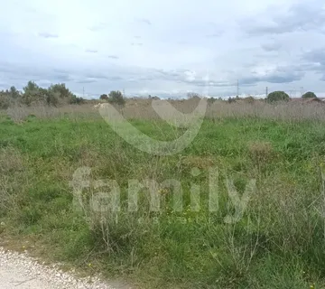 Atraktivno Zemljište Sa Predanim Zahtjevom Za Urbanizaciju - Peroj, Vodnjan