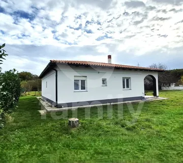 Prodaja Obiteljske Kuće U Mirnom Naselju - Pula