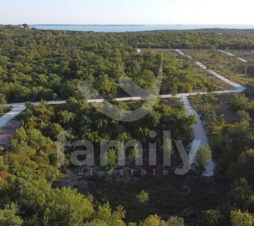 Poljoprivredno Zemljište Na Odličnoj Lokaciji - Bale