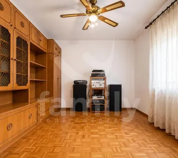 Prodaja Stana S Potencijalom Na Atraktivnoj Lokaciji - Pula