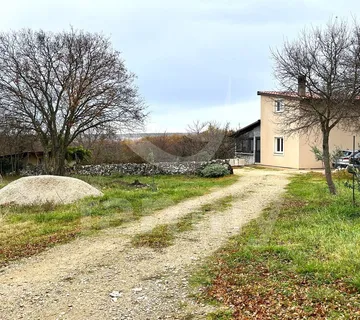 Obiteljska Kuća Na Prostranom Imanju Na Mirnoj Lokaciji - Marčana