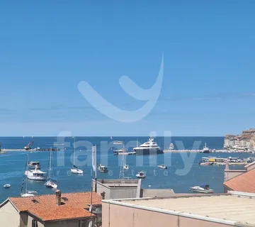 Prodaja Dvosobni Stan Rovinj Centar - Pogled Na More
