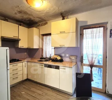 Prodaja Kuće Sa Potencijalom Na Atraktivnoj Lokaciji - Pula