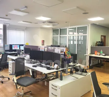 Prodaja Prostranog Poslovnog Prostora Na Frekventnoj Lokaciji - Medulin